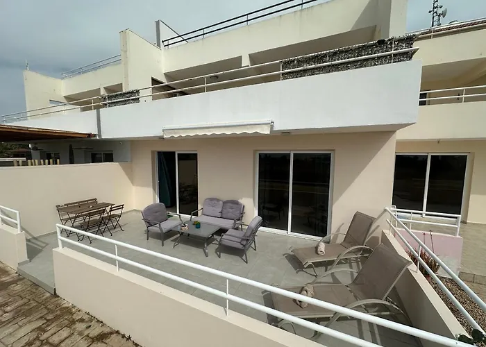 Nissi Escape - 5 Min Walk To Paradise アヤナパ